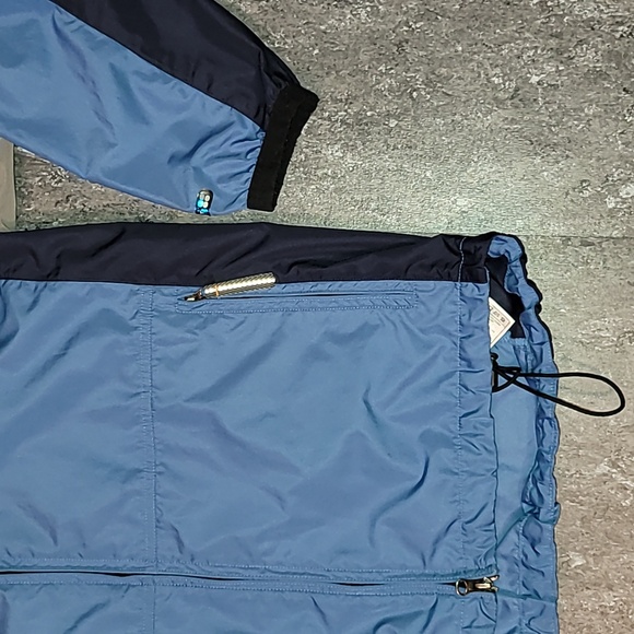 Vintage. 90s. Nike. Full-zip windbreaker. Like-new. Men's size Large. - Picture 4 of 16